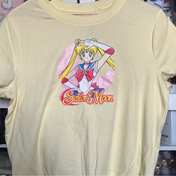 Sailor Moon Women’s Tee Yellow XL NEW - Picture 4 of 4